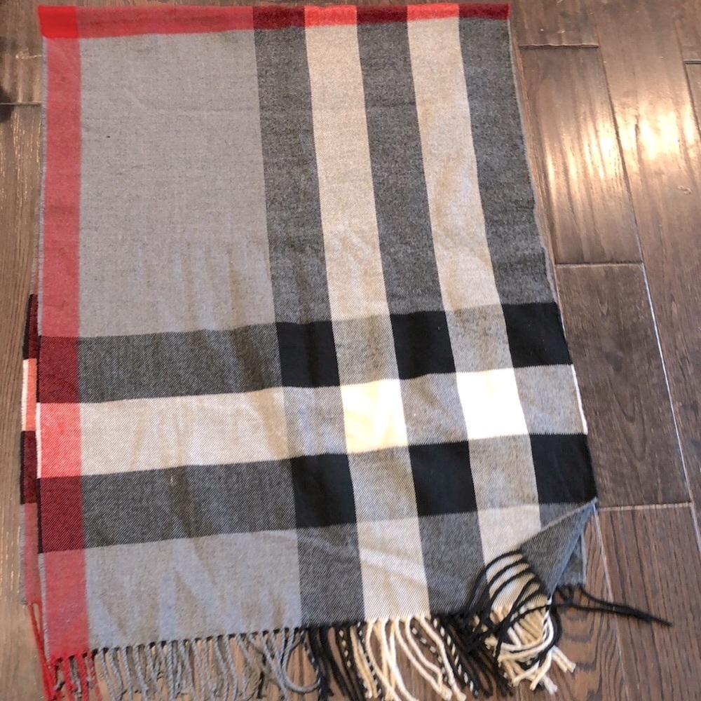 Large tartan blanket scarf with fringe for the winter - Picture 4 of 4